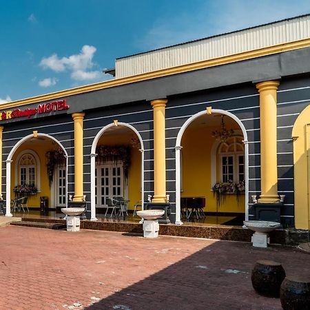 Oyo 1228 R & R Motel Johor Bahru Exteriér fotografie